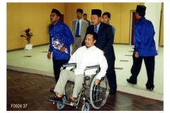 F0924-37-ibu-bapa-istimewa